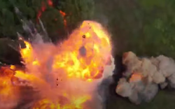 Video xe tăng Nga ở Ukraine gặp sự cố thảm khốc tự nổ tung tạo ra 'biển' lửa khổng lồ