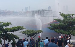 Đà Nẵng: Tàu cá bốc cháy dữ dội khi đang neo đậu tại Âu thuyền Thọ Quang