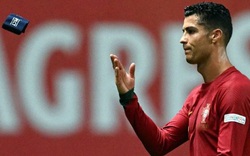 Ronaldo lại ném băng đội trưởng sau khi Bồ Đào Nha thua đau