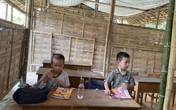 Ngày tựu trường trong lớp học tranh tre nứa lá của học sinh miền núi xứ Thanh