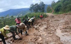 Kon Tum: Con đường dẫn vào thôn nghèo đã được thông suốt, người dân phấn khởi đi lại