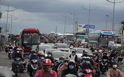 Tắc nghẽn giao thông ở QL1 do người dân từ các tỉnh miền Tây trở lại thành phố 