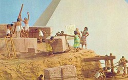 Làm cách nào người Ai Cập cổ di chuyển hàng tấn đá xây kim tự tháp? 