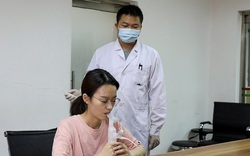Trung Quốc phê duyệt khẩn cấp vaccine ngừa Covid-19 dạng hít