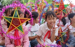 Báo NTNN/Dân Việt: "Trăng đại ngàn" cho học sinh vùng khó khăn Sơn La