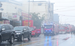 Video: Hiện trường vụ cháy quán karaoke 3 tầng ở Bình Dương khiến nhiều người thiệt mạng