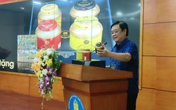 Giữa hội nghị, Bộ trưởng Lê Minh Hoan giới thiệu một chiếc hộp, bên trong chứa đựng những gì?