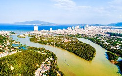 Dòng sông nào lớn nhất tỉnh Khánh Hòa chảy qua bao nhiêu huyện, đổ ra biển bằng mấy nhánh?