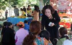 Hội Nông dân Việt Nam trao quà Tết tại Sơn La