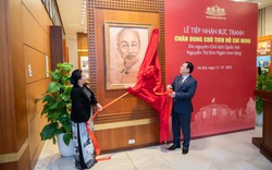 Bức chân dung Chủ tịch Hồ Chí Minh do nguyên Chủ tịch Quốc hội Nguyễn Thị Kim Ngân vẽ lúc 21 tuổi