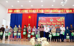 Trao quà Tết của Chủ tịch BCH TƯ Hội Nông dân Việt Nam cho bà con nhân dân tại An Giang