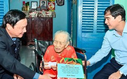 Phó Chủ tịch Quốc hội Nguyễn Khắc Định thăm, tặng quà cho Mẹ Việt Nam anh hùng ở Bình Thuận