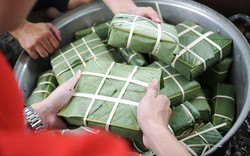 Gói 2.000 chiếc bánh chưng xanh tặng người nghèo ăn tết
