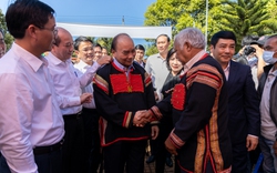 Chủ tịch nước thăm, tặng quà người có hoàn cảnh khó khăn tại Đắk Lắk