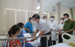 Thăm hỏi động viên gia đình 2 chiến sĩ hy sinh, 4 bị thương vụ lật xe cứu hoả tại Bình Phước