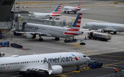Hàng trăm chuyến bay bị hủy do nhân viên hàng không "nghịch" máy tính