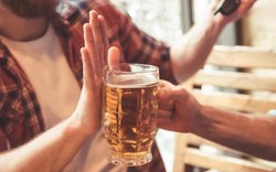 Ngày Tết ép buộc người khác uống rượu, bia có thể bị phạt đến 3 triệu đồng