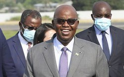 Ngoại trưởng Gabon đột tử vì đau tim trong cuộc họp nội các