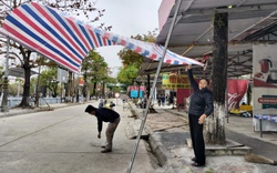 Người chèo đò ở Hương Sơn thích nghi với bán vé điện tử cho mùa Lễ hội Chùa Hương xuân Quý Mão 2023