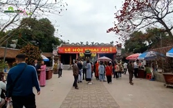 Hàng vạn du khách thập phương đổ về lễ Đền Trần Nam Định đầu năm