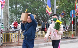 Nam Định: Không đợi khai ấn, du khách đã tấp nập đổ về Đền Trần du xuân