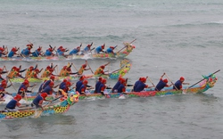 Hội đua thuyền trăm năm tuổi ở quê hương Hải đội Hoàng Sa