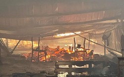Đồng Nai: Cháy lớn ở xưởng sơn, công tác tiếp cận gặp khó 
