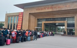 Ngàn người làm thủ tục xuất nhập cảnh ngày đầu Cửa khẩu Quốc tế Móng Cái thông quan trở lại