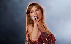 "Taylor Swift: The Eras Tour" vượt kỳ vọng của công chúng