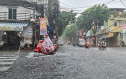 Mưa lớn kéo dài, nhiều đoạn đường ngập sâu, Đà Nẵng cho học sinh nghỉ học