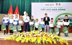 Ninh Bình: Con em nông dân có thành tích học tập tốt được trao thưởng “Tiếp sức nhà nông”