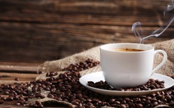 Uống cà phê trước khi ăn sáng có hại dạ dày không?