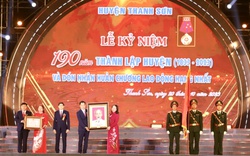 Phó Chủ tịch nước trao Huân chương Lao động hạng Nhất cho huyện miền núi 190 tuổi ở Phú Thọ