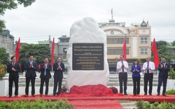 Quảng Ninh gắn biển loạt công trình chào mừng 60 năm Ngày thành lập tỉnh