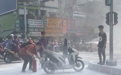Xe máy bốc cháy khiến giao lộ Lê Văn Sỹ - Hoàng Sa ùn tắc cục bộ