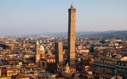 "Tháp nghiêng" tại Ý gây nguy hiểm cho du khách