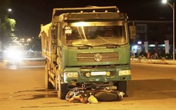 Thanh Hoá: Va chạm với xe tải, 2 bố con tử vong tại chỗ