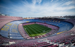 Độc lạ cách kiếm tiền của Barcelona: Hết cắt cỏ lại đến tháo ghế sân Camp Nou đem bán