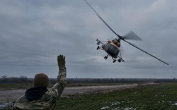 Động thái bất ngờ của hơn 20 trực thăng chiến đấu Nga ở sân bay Berdiansk sau đòn tấn công của Ukraine