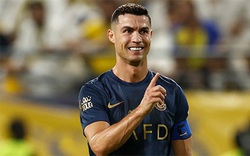 Ronaldo làm gì trong ngày Messi giành Quả Bóng Vàng thứ 8?