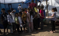 Cận cảnh cuộc sống đói khát, tuyệt vọng của người dân Dải Gaza tại nơi trú ẩn