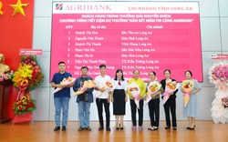Agribank Long An: 2 khách hàng trúng giải đặc biệt chương trình tiết kiệm dự thưởng "Gắn kết niềm tin cùng Agribank"