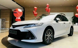 Giá xe Toyota Camry tháng 11/2023: Giảm "sốc" khi đời mới ra mắt