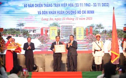Chủ tịch nước Võ Văn Thưởng trao Huân chương Hồ Chí Minh cho Đảng bộ và nhân dân tỉnh Long An