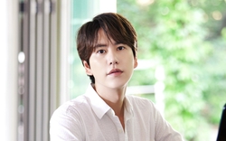 Kyuhyun (Super Junior) bị fan cuồng tấn công bằng dao