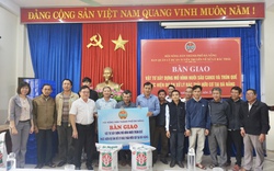 Đà Nẵng: Tổ chức bàn giao vật tư hỗ trợ nông dân nuôi sâu canxi và trùn quế