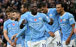 Doku đóng góp 1 bàn và 4 pha kiến tạo, Man City lập kỷ lục đáng nể