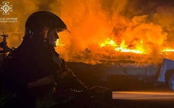 Nổ lớn, biển lửa nhấn chìm kho đạn của Nga tại ngôi làng chiến lược ở Ukraine