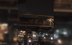 Clip NÓNG 24h: Xe cẩu húc mạnh vào cầu Long Biên khiến đầu xe hư hỏng nặng