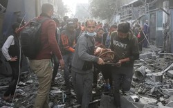 Hình ảnh Israel nối lại cuộc tấn công Gaza, người Palestine cấp tập sơ tán